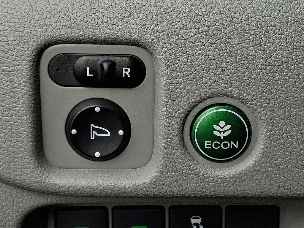 Thumbnail: 2017 Honda Pilot - 26