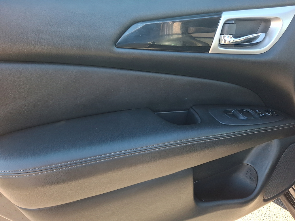 Thumbnail: 2020 Nissan Pathfinder - 17