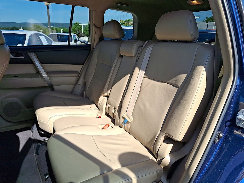 Thumbnail: 2011 Toyota Highlander - 9