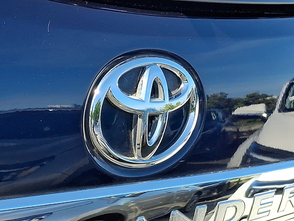 Thumbnail: 2011 Toyota Highlander - 30