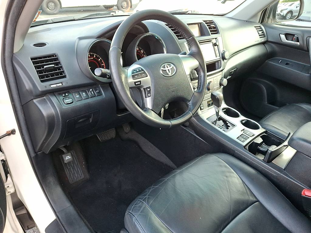 Thumbnail: 2013 Toyota Highlander - 2
