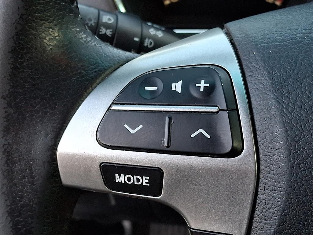 Thumbnail: 2013 Toyota Highlander - 21