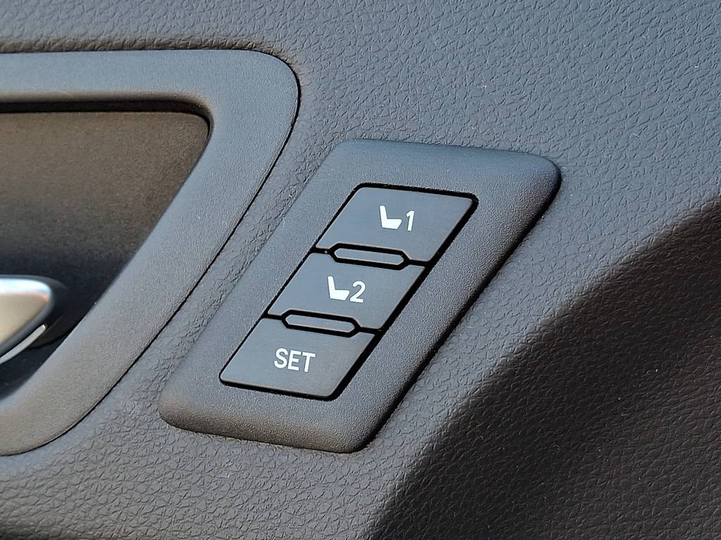 Thumbnail: 2025 Toyota Sienna - 28