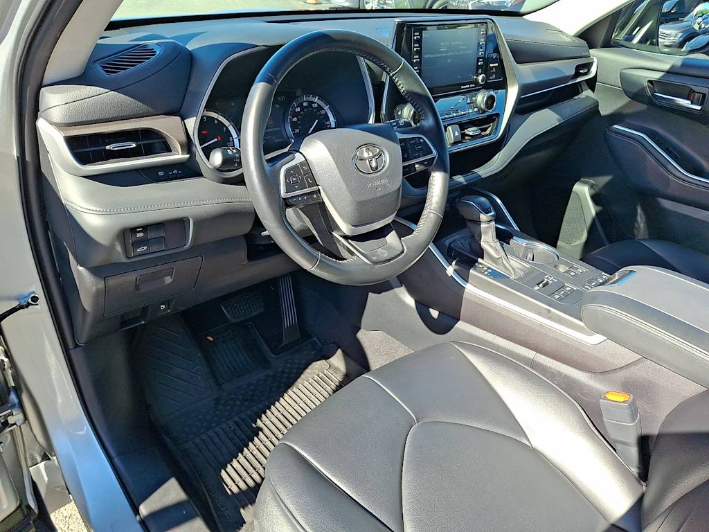 Thumbnail: 2022 Toyota Highlander - 2