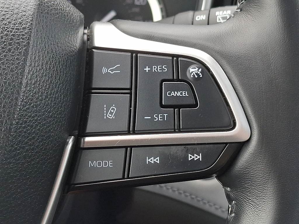 Thumbnail: 2022 Toyota Highlander - 23