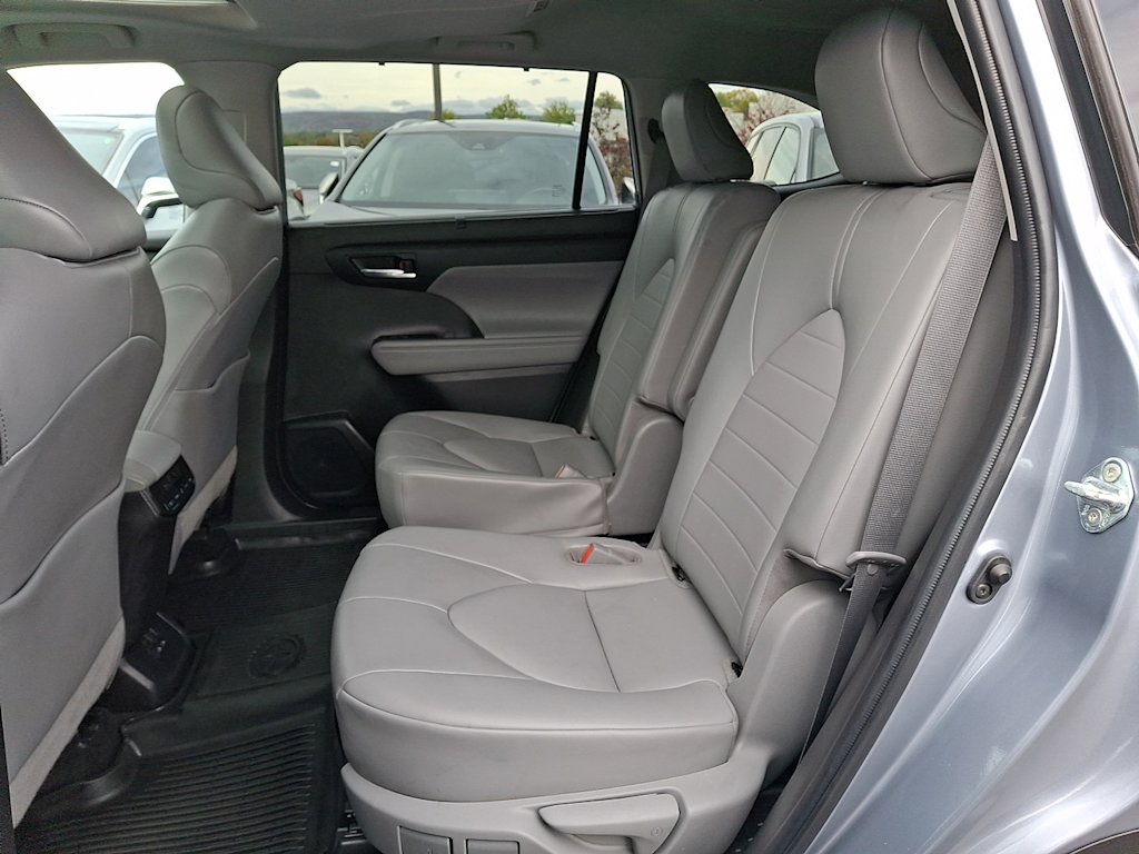 Thumbnail: 2022 Toyota Highlander - 8