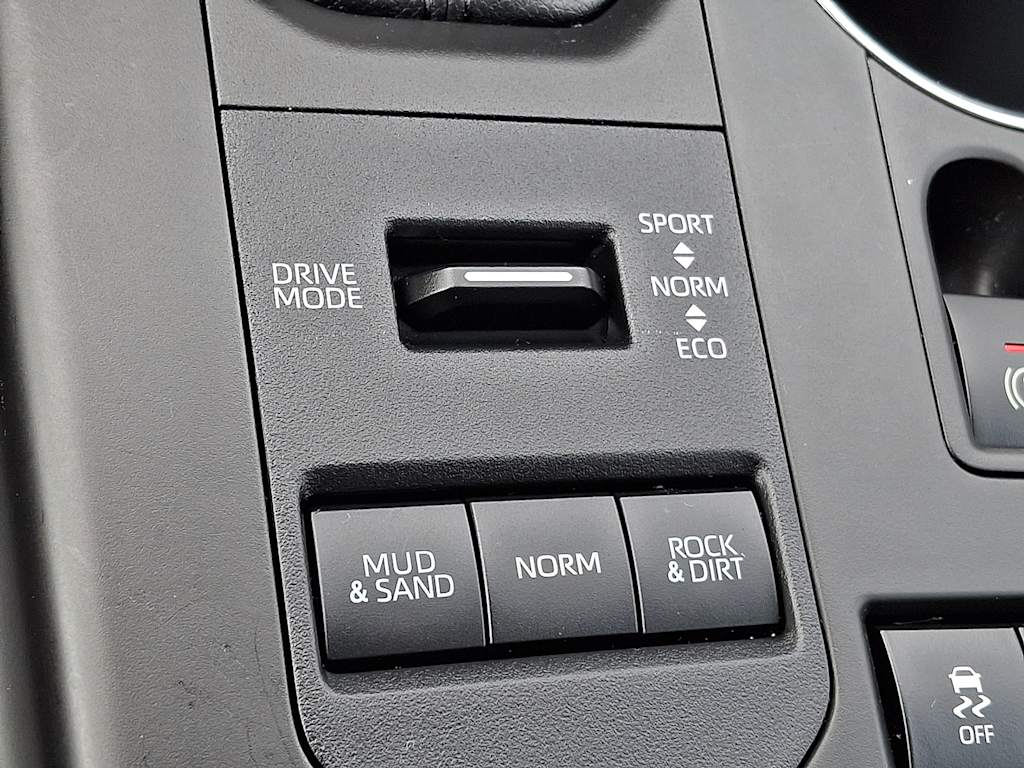 Thumbnail: 2022 Toyota Highlander - 24