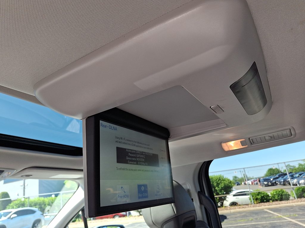 Thumbnail: 2022 Toyota Sienna - 17