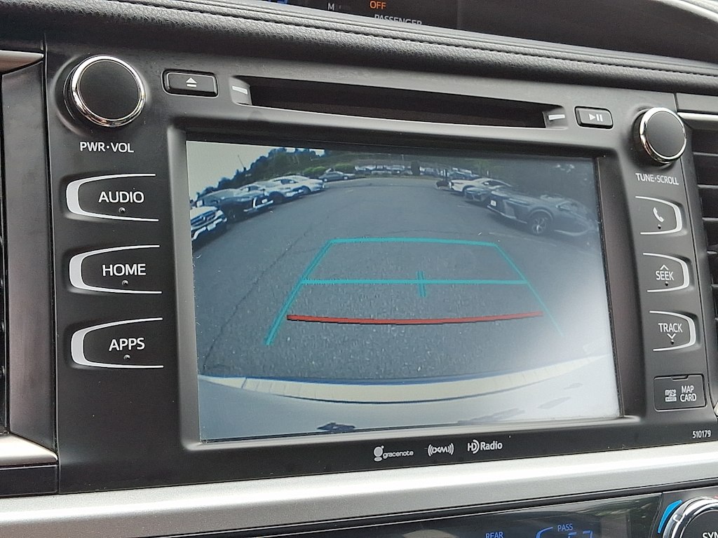 Thumbnail: 2018 Toyota Highlander - 20
