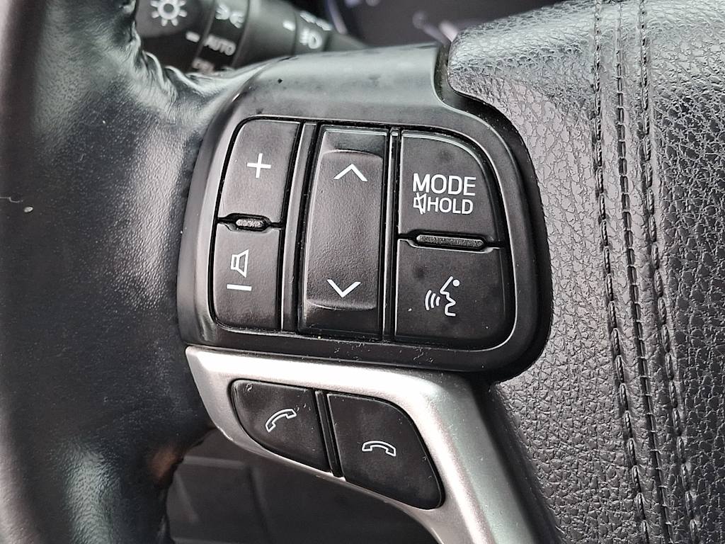 Thumbnail: 2018 Toyota Highlander - 21