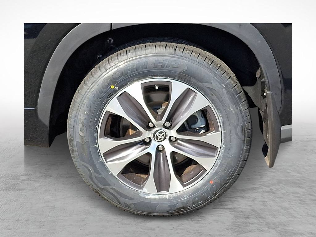 Thumbnail: 2023 Toyota Highlander - 6