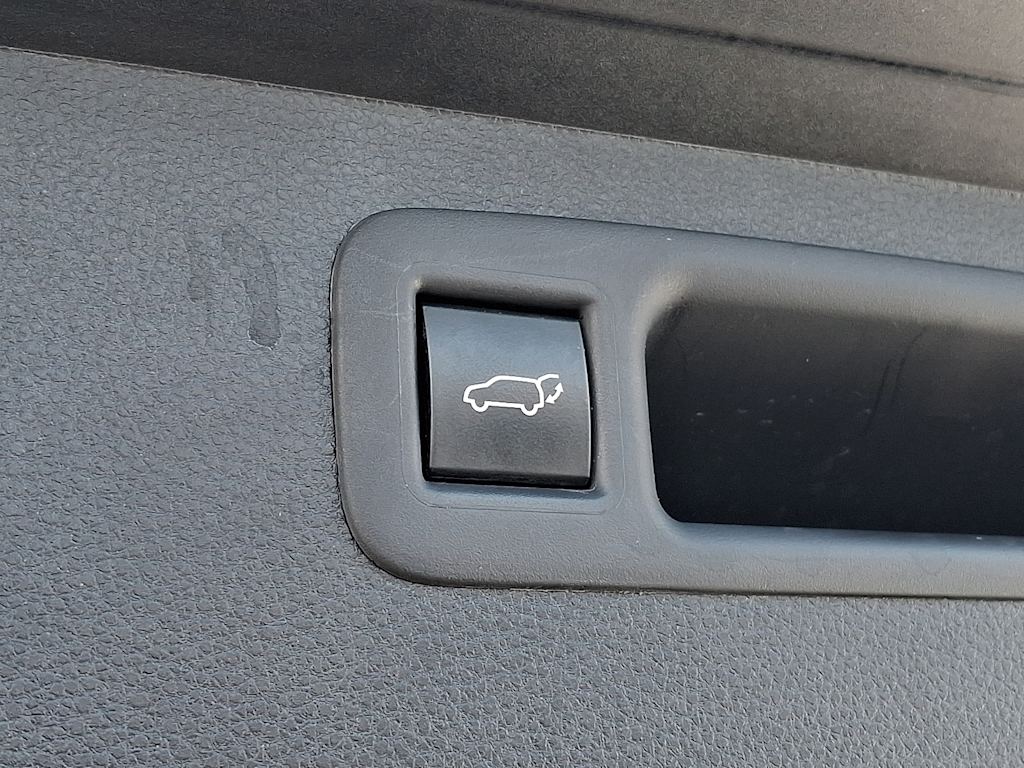 Thumbnail: 2023 Toyota Highlander - 28
