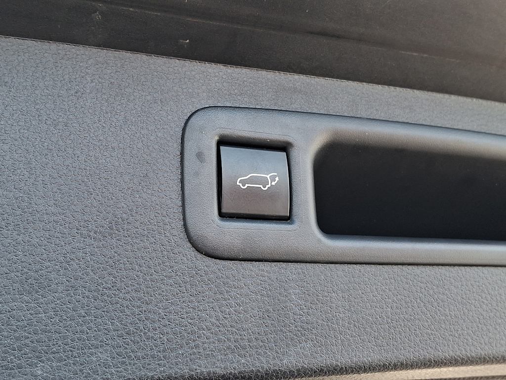 Thumbnail: 2023 Toyota Highlander - 30