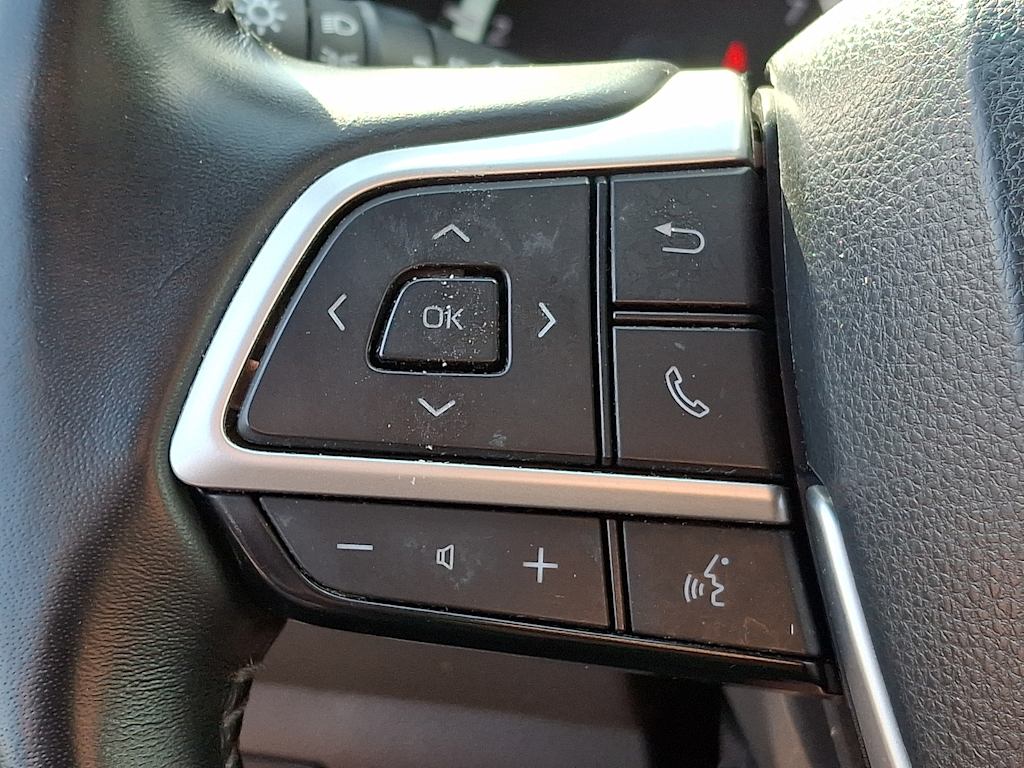 Thumbnail: 2023 Toyota Highlander - 23