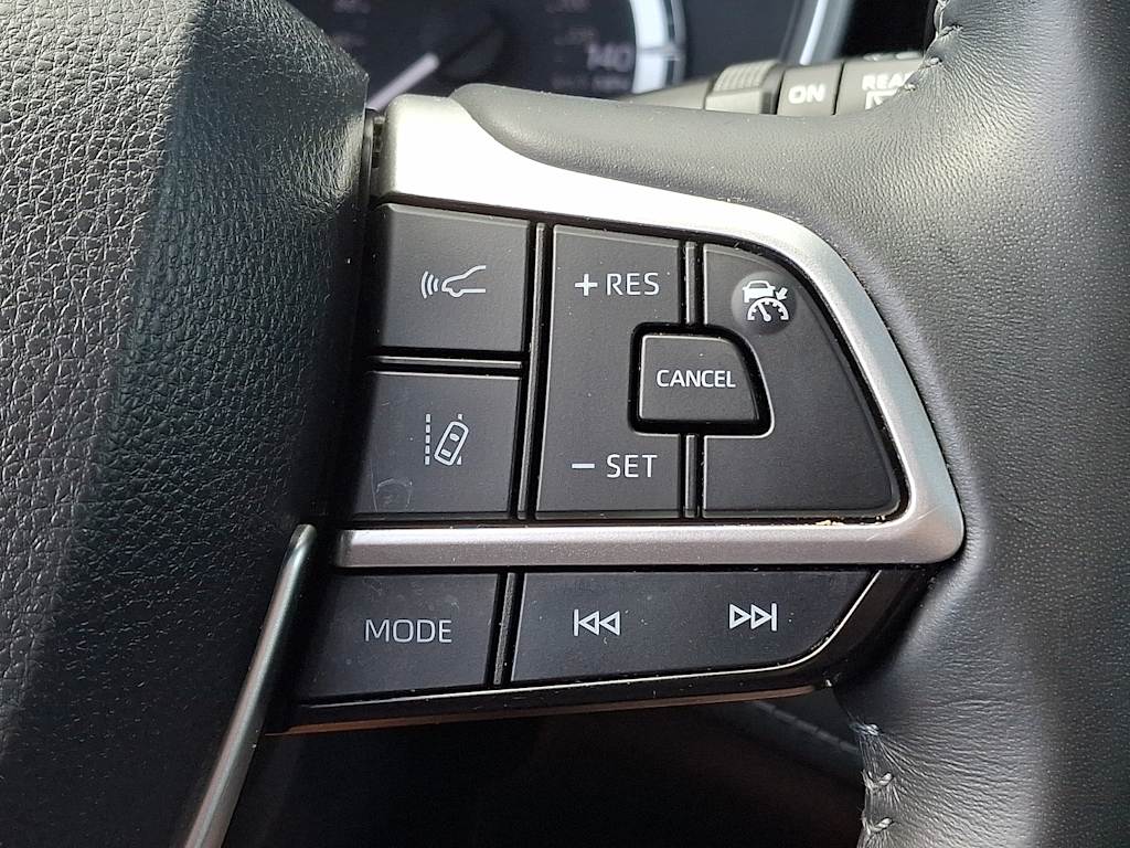 Thumbnail: 2023 Toyota Highlander - 23