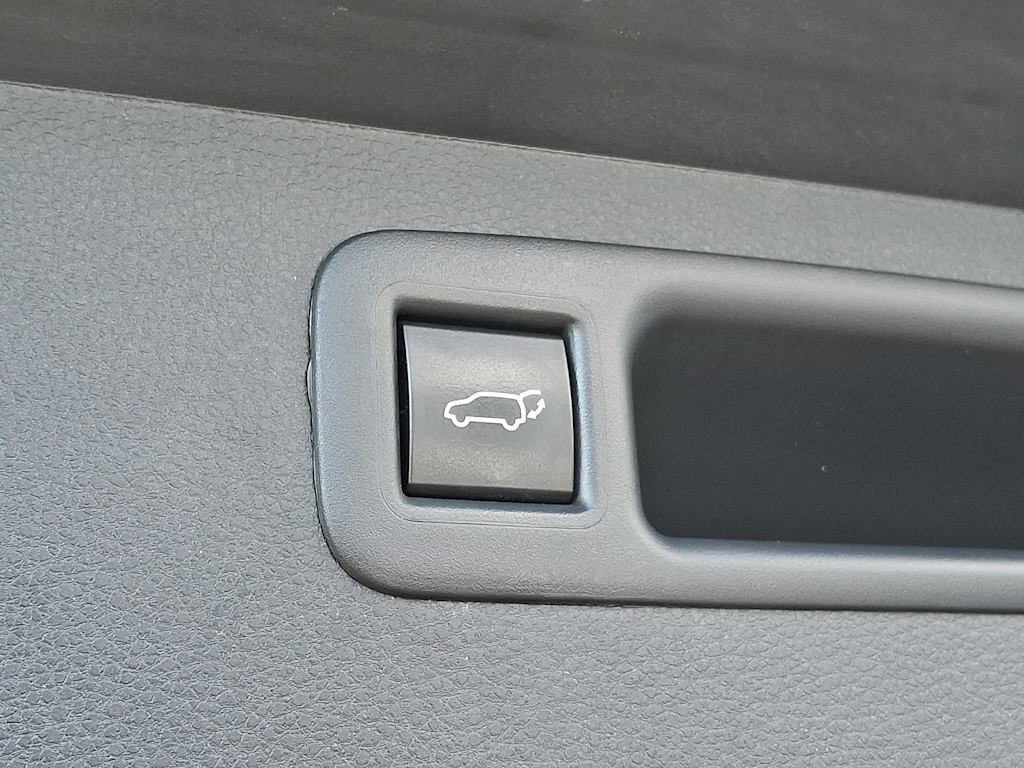 Thumbnail: 2023 Toyota Highlander - 28