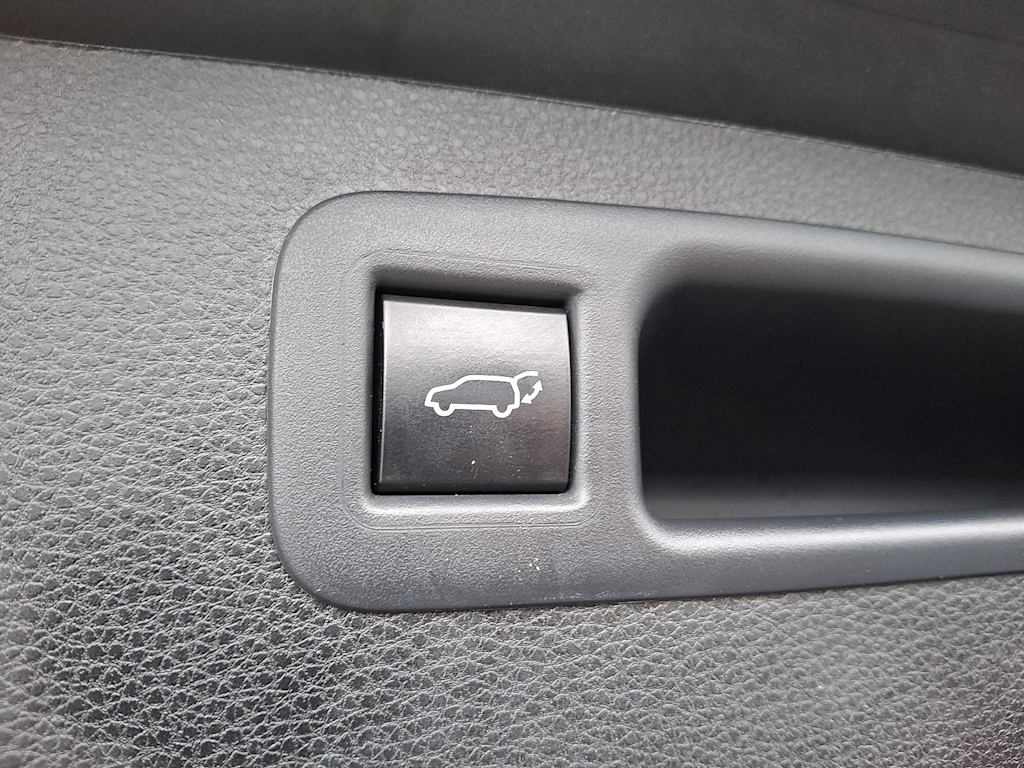 Thumbnail: 2023 Toyota Highlander - 29