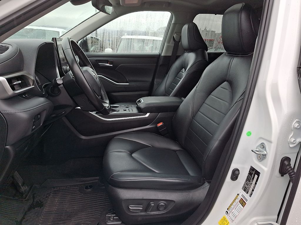 Thumbnail: 2023 Toyota Highlander - 7