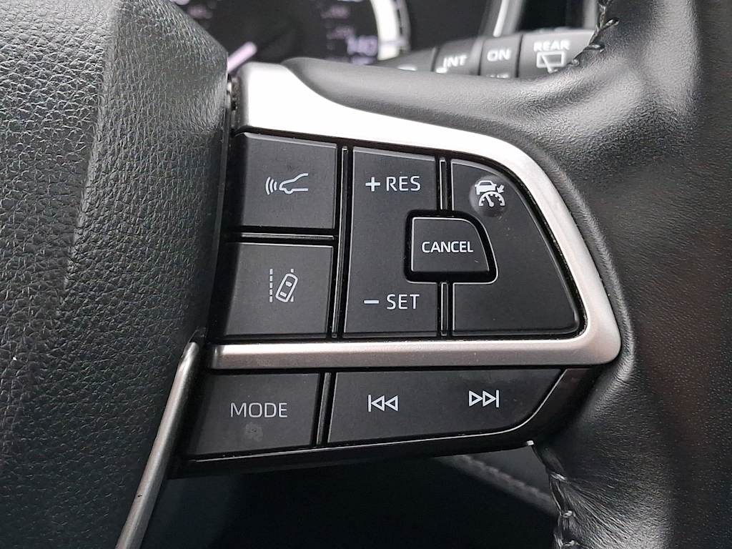 Thumbnail: 2023 Toyota Highlander - 23