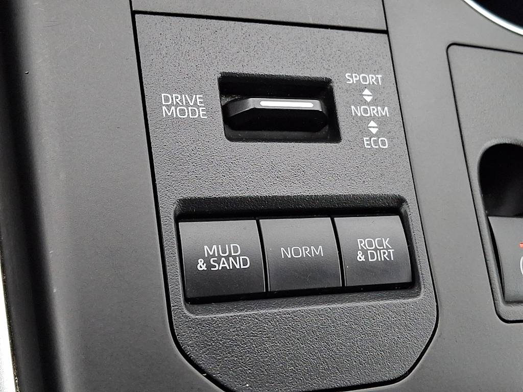 Thumbnail: 2023 Toyota Highlander - 24