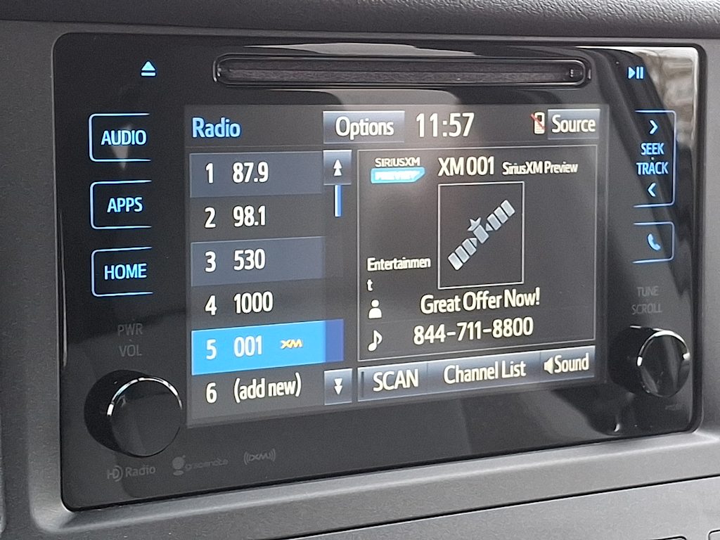 Thumbnail: 2016 Toyota Sienna - 22