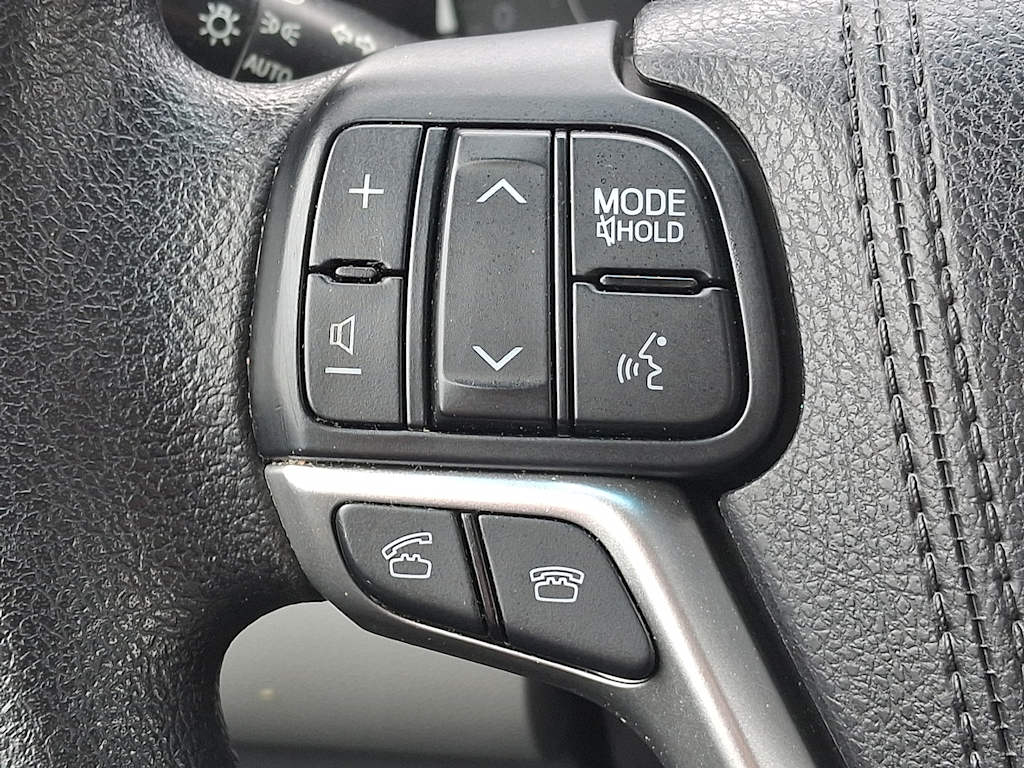 Thumbnail: 2016 Toyota Sienna - 24