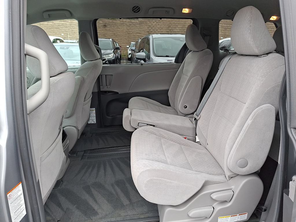 Thumbnail: 2016 Toyota Sienna - 8