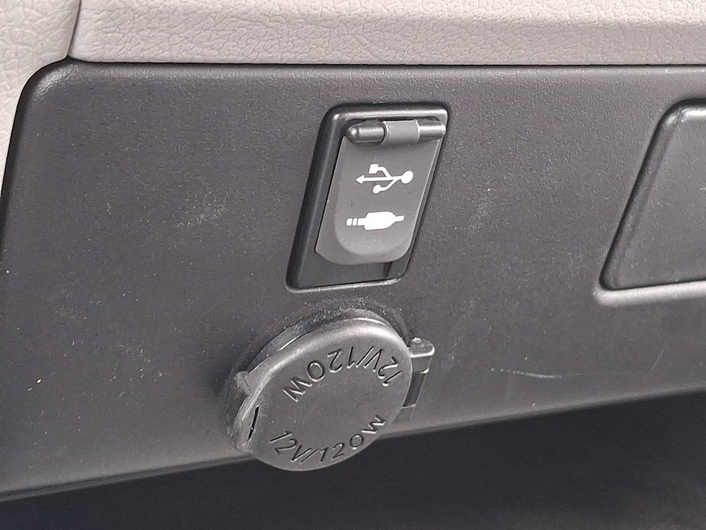 Thumbnail: 2016 Toyota Sienna - 27