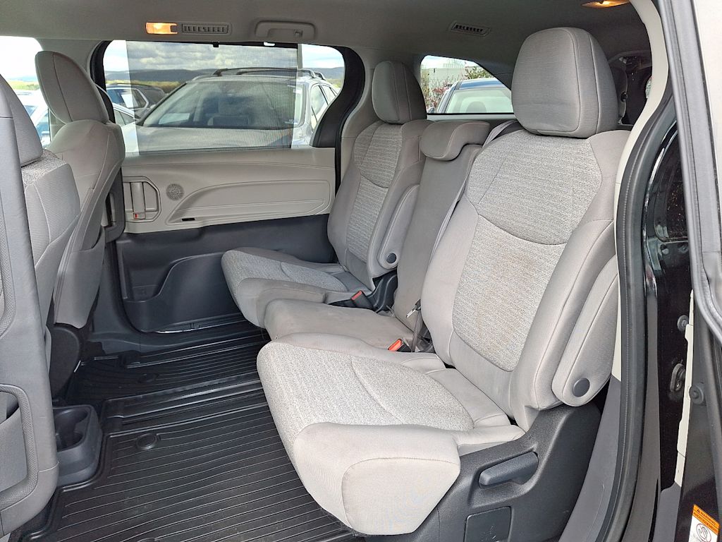 Thumbnail: 2023 Toyota Sienna - 8