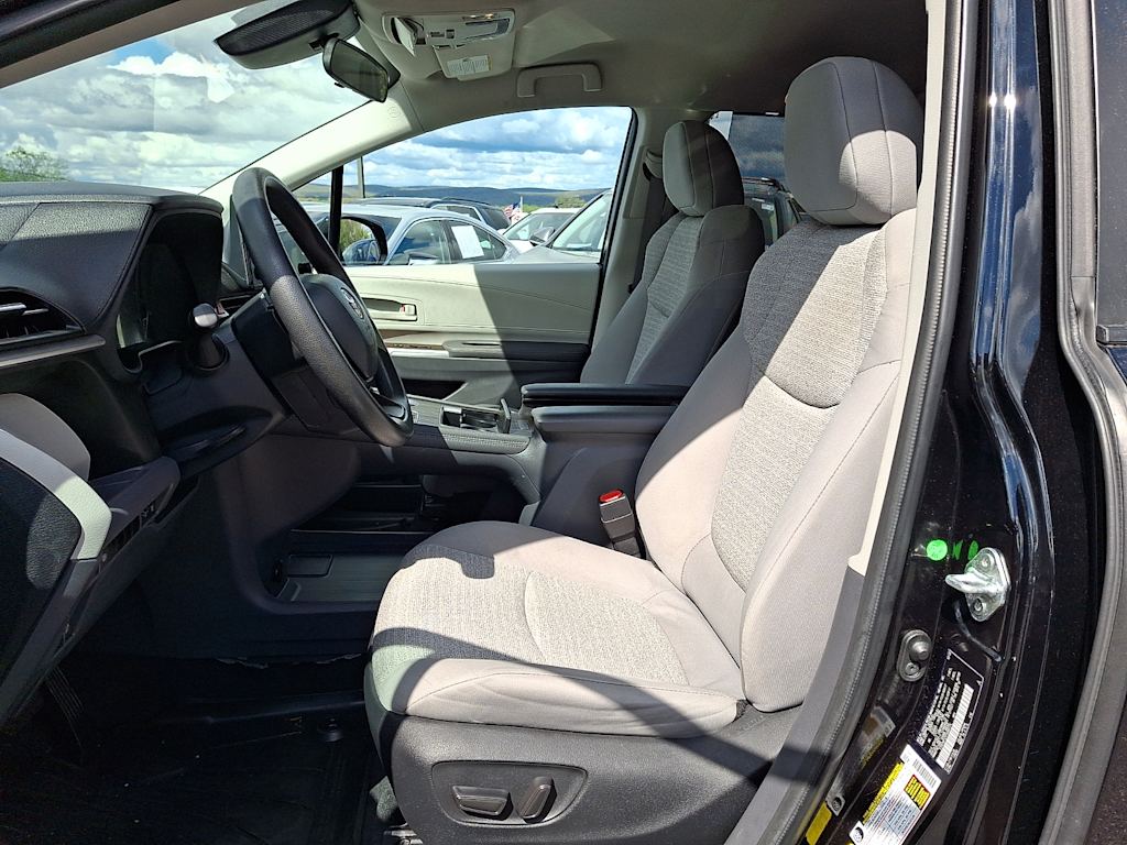 Thumbnail: 2023 Toyota Sienna - 7