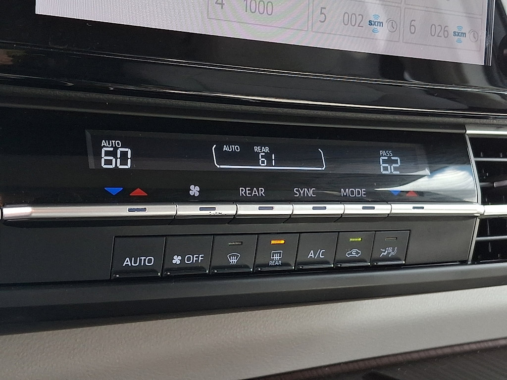 Thumbnail: 2023 Toyota Sienna - 9
