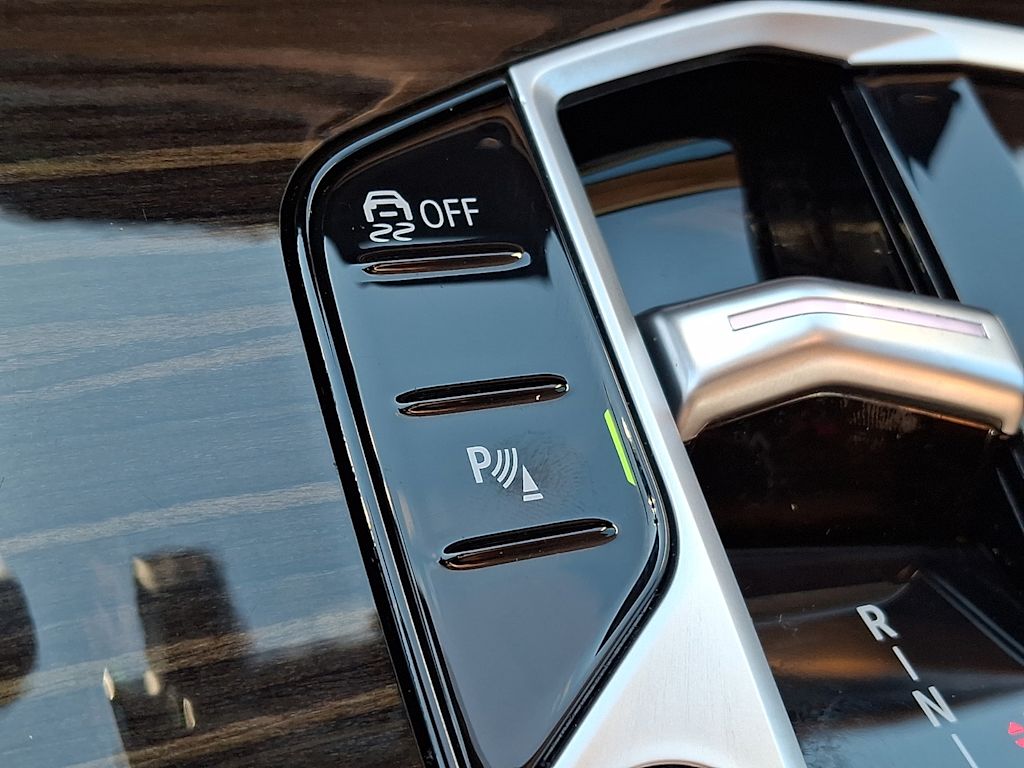 Thumbnail: 2024 BMW X7 - 23
