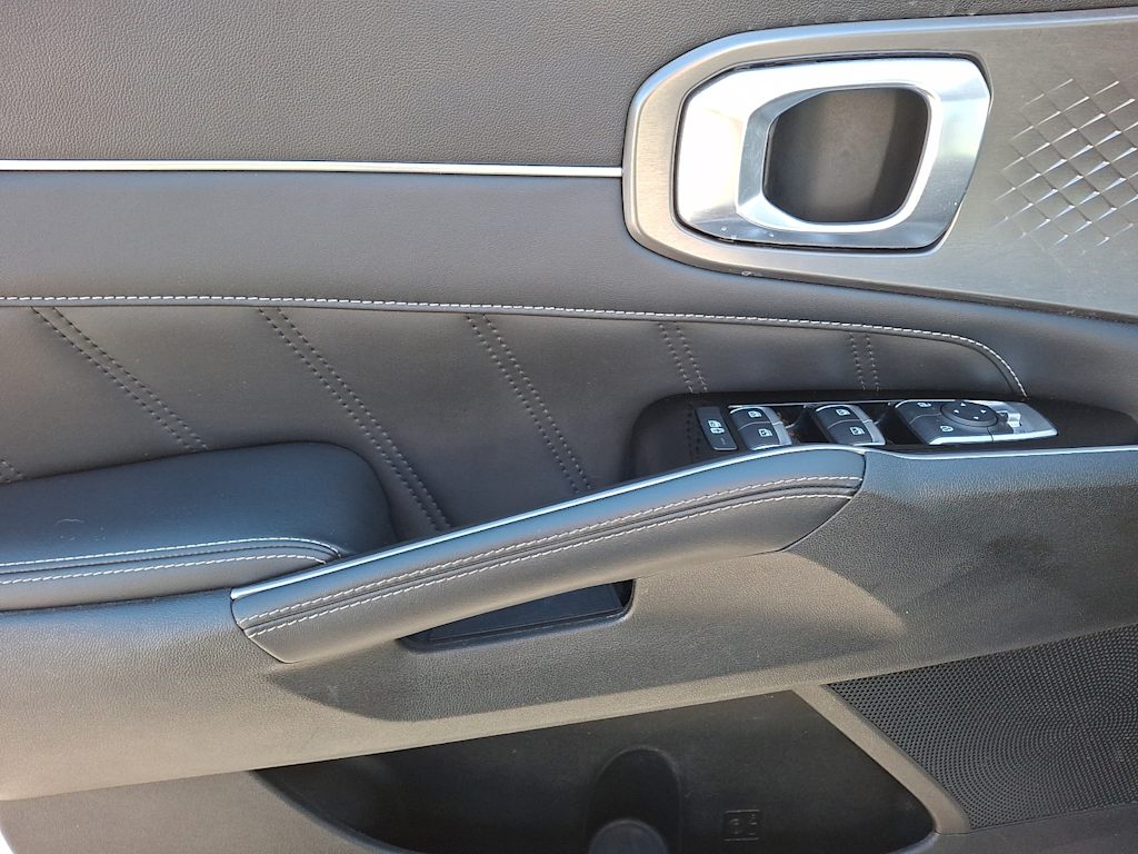 Thumbnail: 2021 Kia Sorento - 16