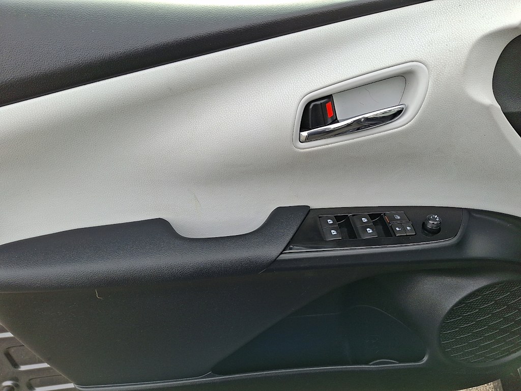 Thumbnail: 2016 Toyota Prius - 17