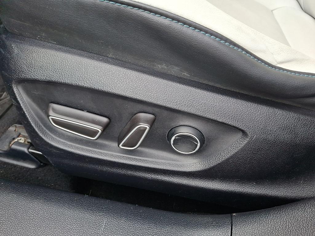 Thumbnail: 2016 Toyota Prius - 18