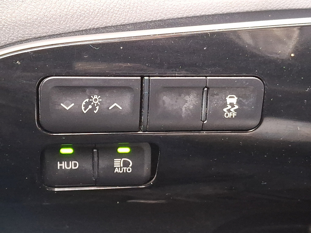 Thumbnail: 2016 Toyota Prius - 28