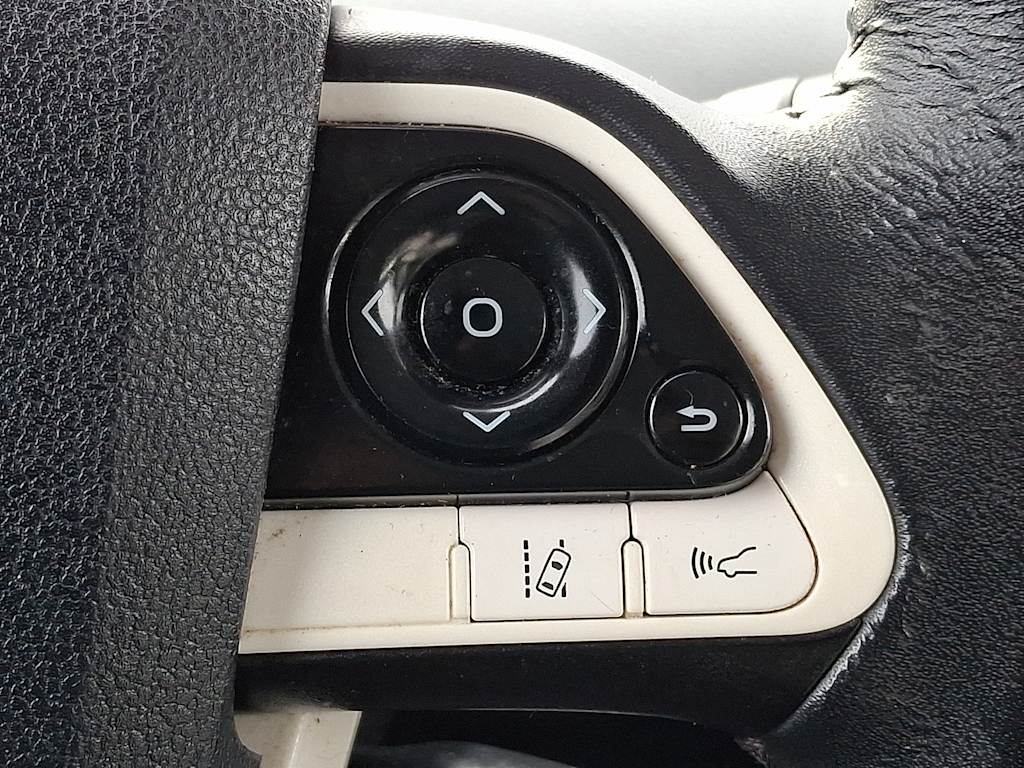 Thumbnail: 2016 Toyota Prius - 23