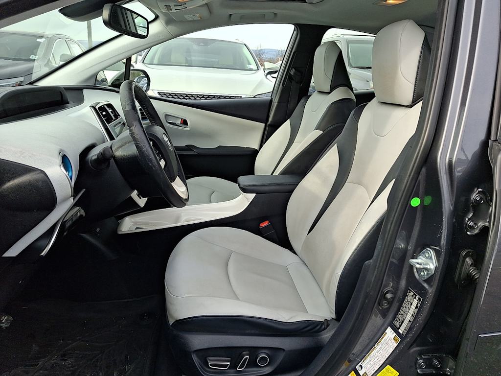 Thumbnail: 2016 Toyota Prius - 7