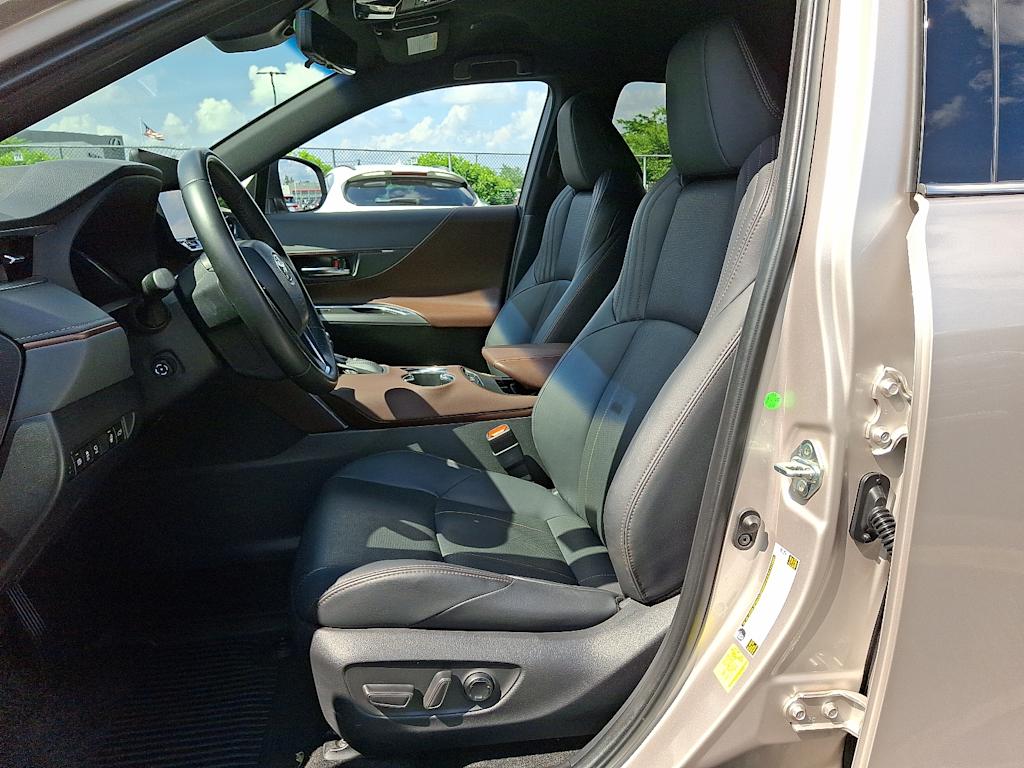Thumbnail: 2024 Toyota Venza - 7