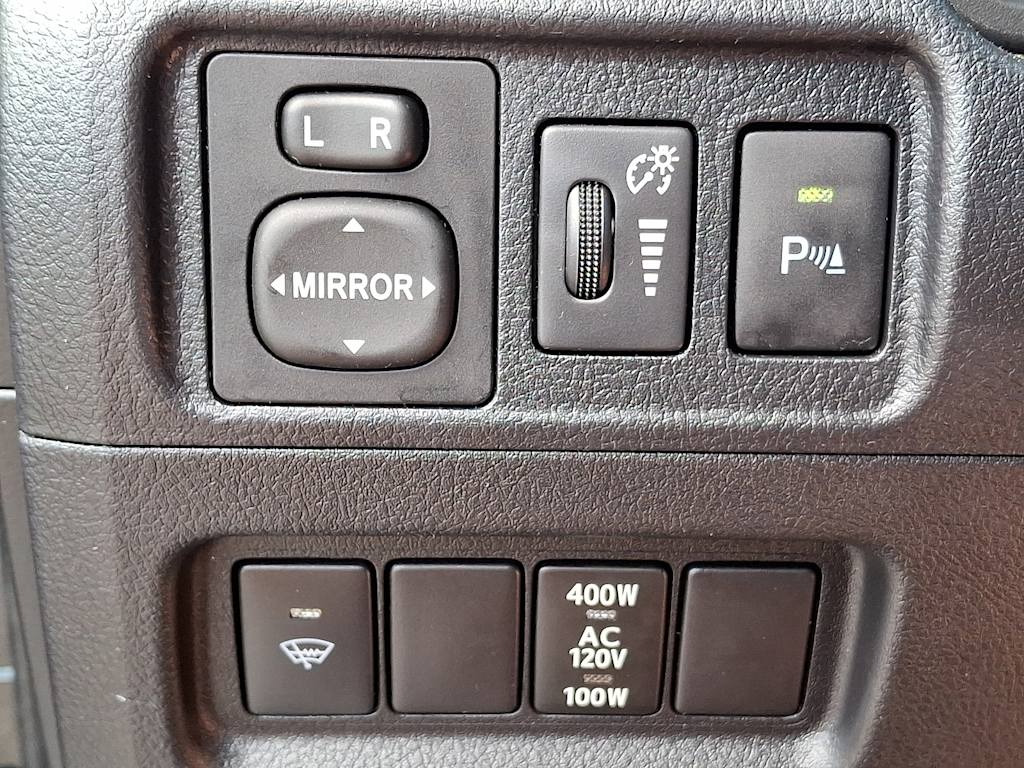 Thumbnail: 2017 Toyota 4Runner - 29