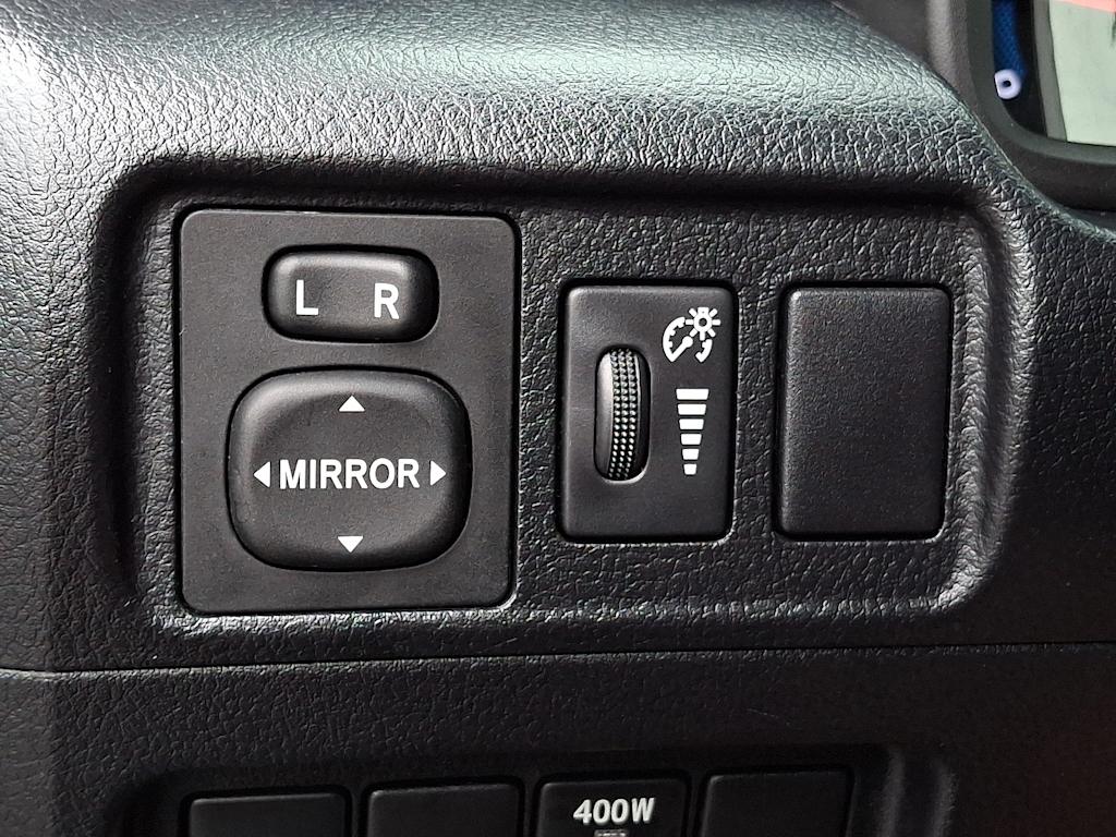 Thumbnail: 2015 Toyota 4Runner - 27