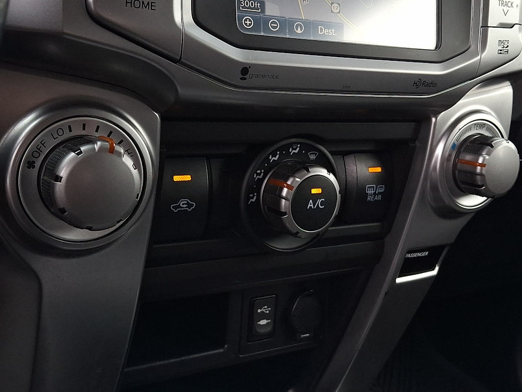 Thumbnail: 2015 Toyota 4Runner - 18