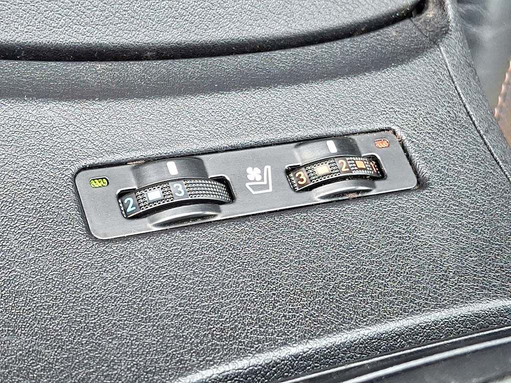Thumbnail: 2012 Lexus ES - 6