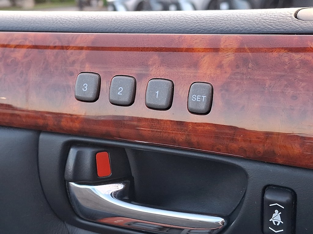 Thumbnail: 2005 Lexus LS - 26