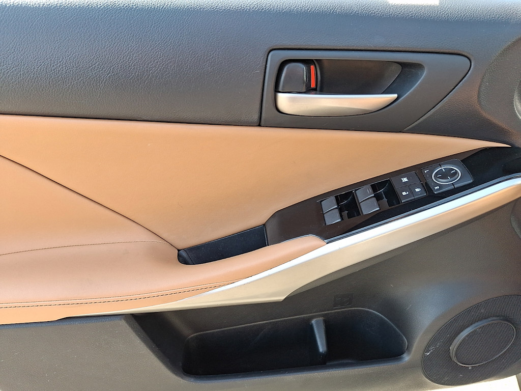 Thumbnail: 2017 Lexus IS - 15