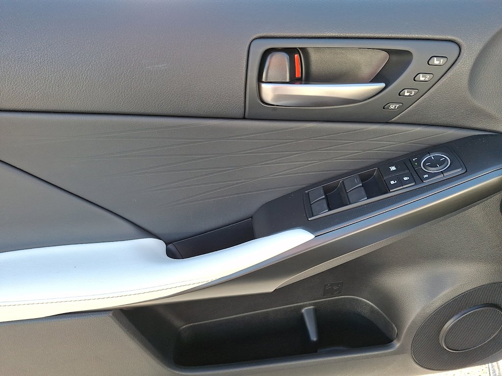 Thumbnail: 2024 Lexus ES - 17