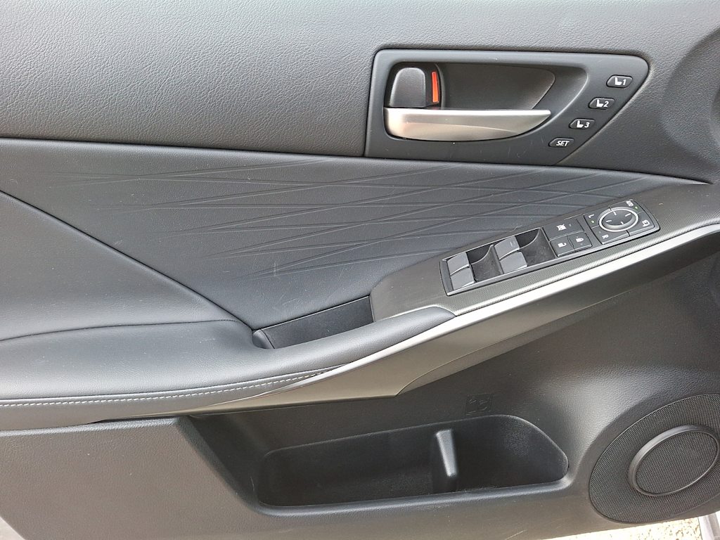Thumbnail: 2025 Lexus ES - 17