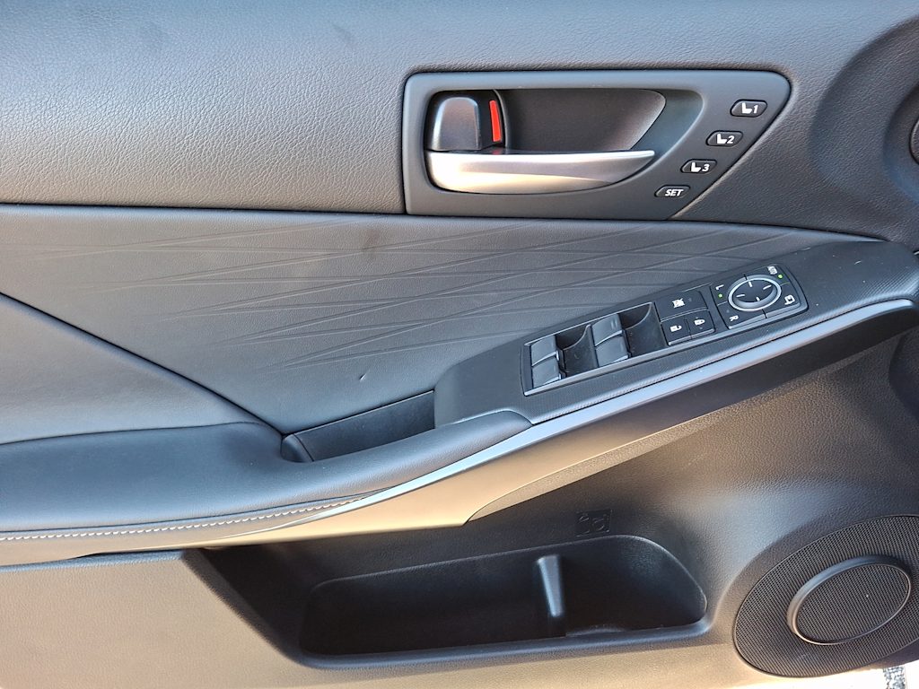 Thumbnail: 2025 Lexus ES - 16