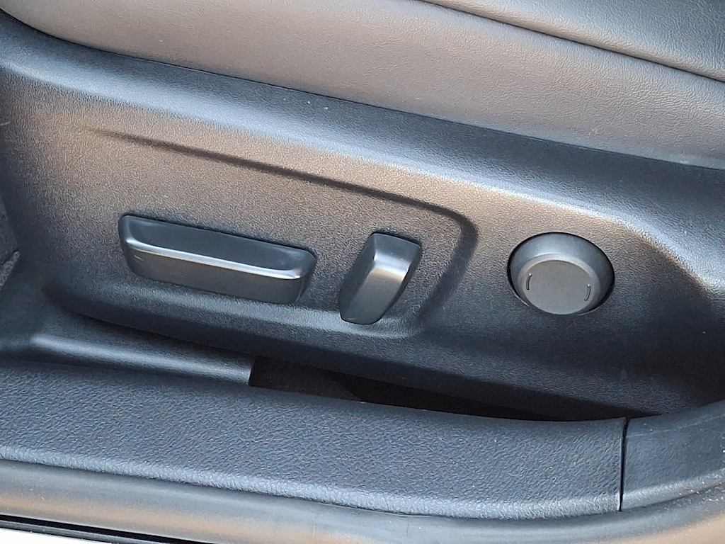 Thumbnail: 2025 Lexus ES - 17