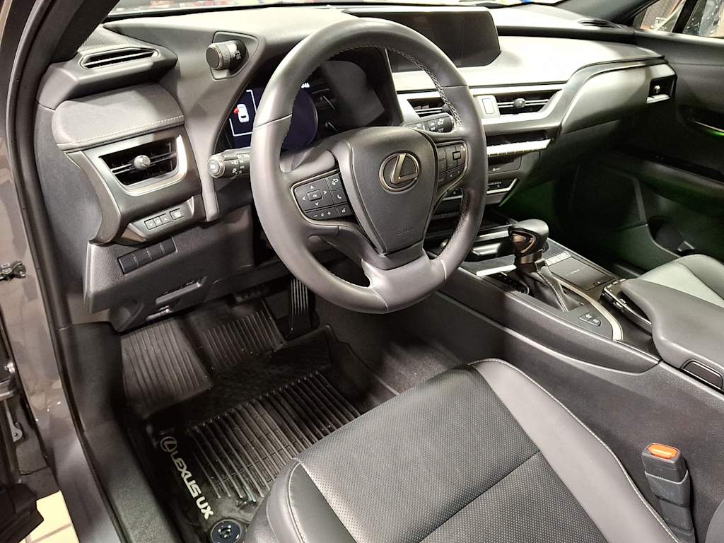 Thumbnail: 2021 Lexus UX - 2